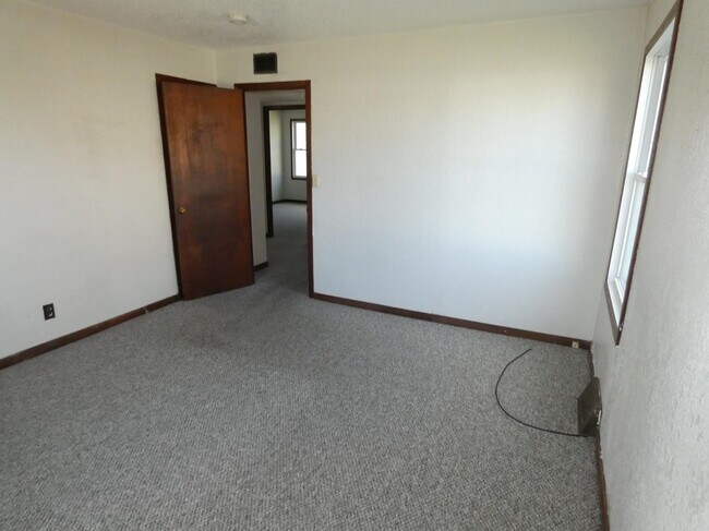 Building Photo - 326 N Monroe St