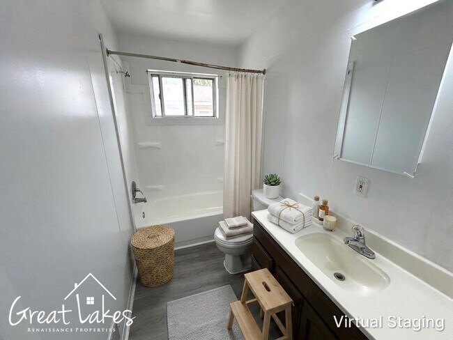 Building Photo - Beautiful 3 Bedroom 1 Bathroom now available for rent!