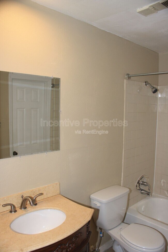 Building Photo - 4177 Versailles Dr