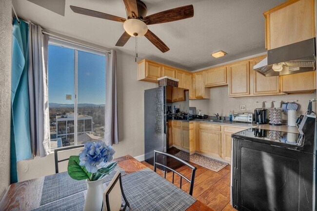 Building Photo - Fully Furnished Downtown Condo