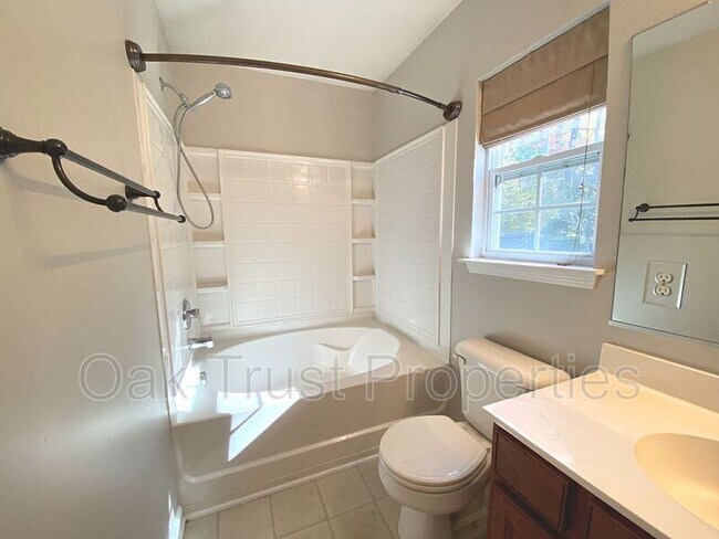 Building Photo - 237 Border Rd