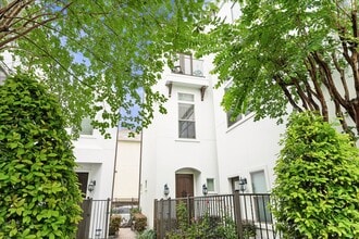 Building Photo - 4212 Dickson St