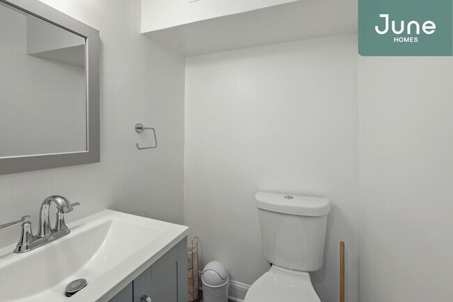 Building Photo - ROOM ONLY in 5-bed/3.5-bath Home