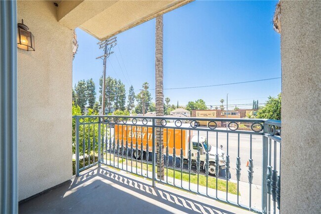 Building Photo - 13941 Sherman Way