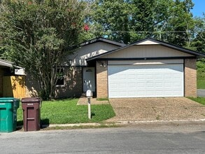 Building Photo - 4 Bedroom 2 bathroom  and 2 car garage home in Sherwood.