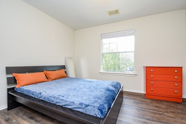 Building Photo - 87 Blue Creek Pl