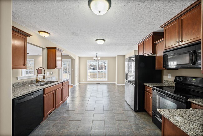 Building Photo - Pet Friendly Four Bedroom!