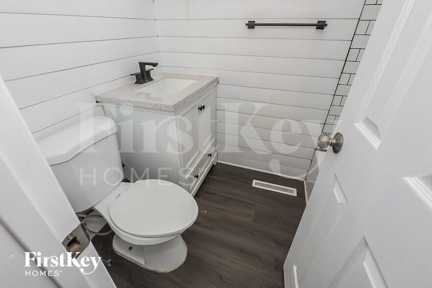 Building Photo - 3976 Richard Ave