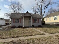 Building Photo - CHATHAM CHARM?! YES, PLEASE.