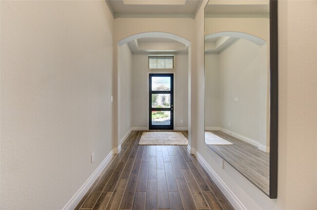 Building Photo - 1930 Creekwood Cv