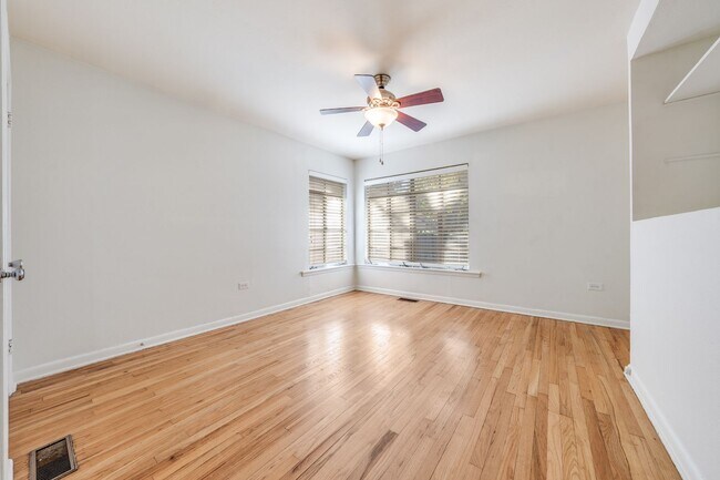Building Photo - 3-BEDROOM HOME IN FANTASTIC ALAMO HEIGHTS ...