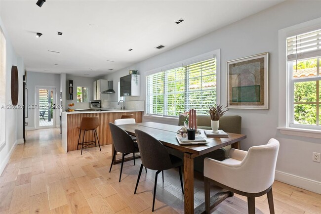 Building Photo - 1502 El Rado St