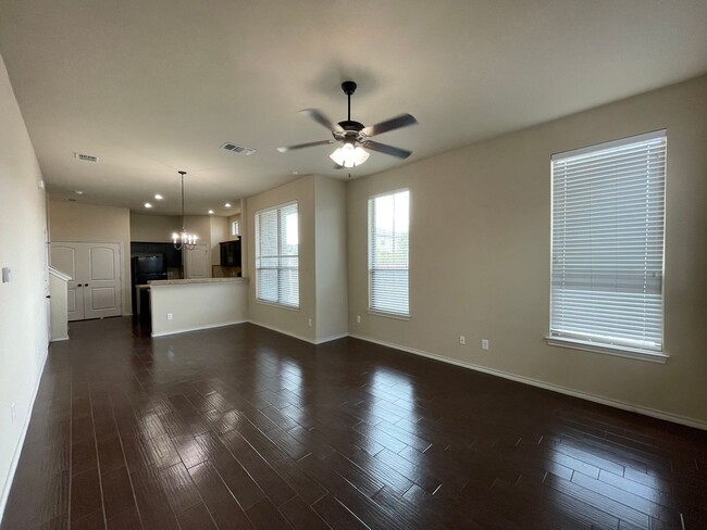 Building Photo - 166 Creekside Villa Dr