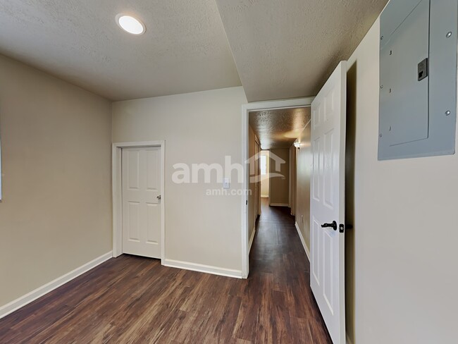 Building Photo - 2152 N 850 W