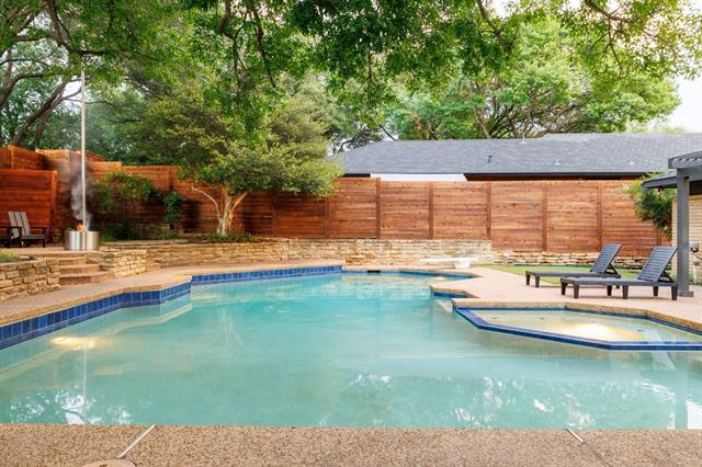Building Photo - 9415 Hill View Dr