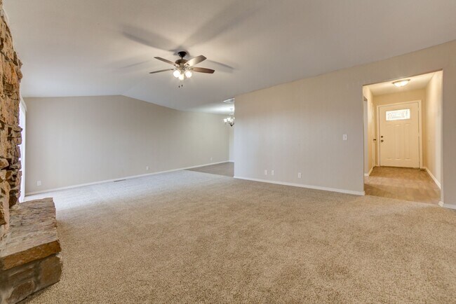 Building Photo - S 79th E Ave Duplex