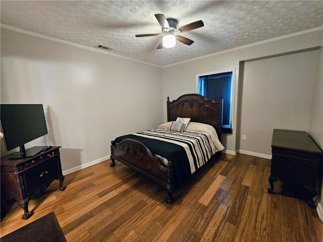 Building Photo - 2100 Bennington Ct