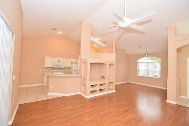 Building Photo - 11 Ellsworth Dr