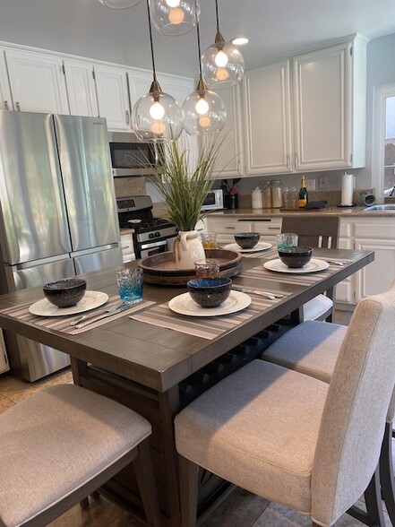 Kitchen dining - 26491 Fresno Dr