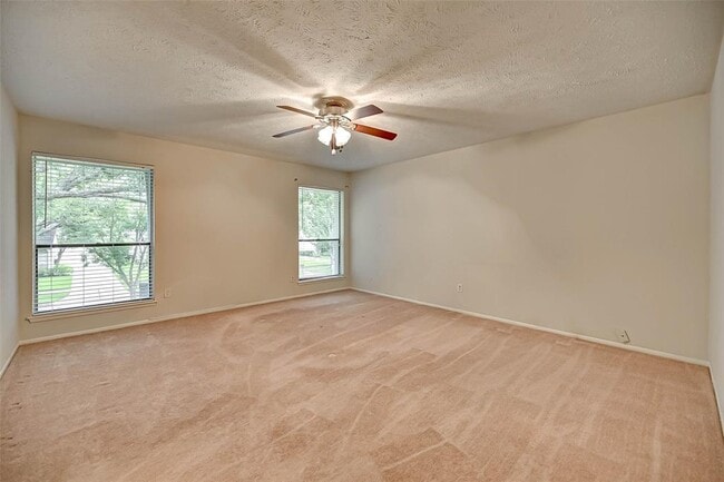 Building Photo - 2714 Green Fields Dr