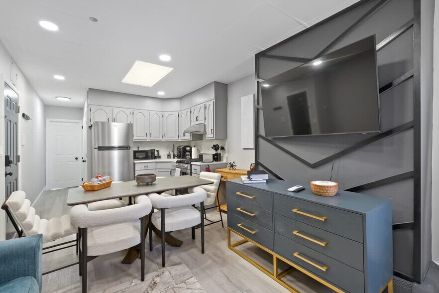 Building Photo - 225 Hancock Ave