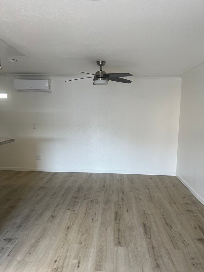 Building Photo - Charming 1 bedroom home