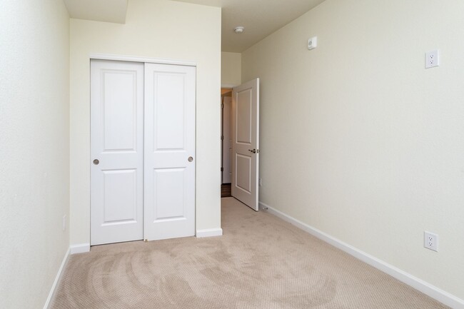 Building Photo - Luxury Condo Living with Mountain Views in the Heart of Briargate!!