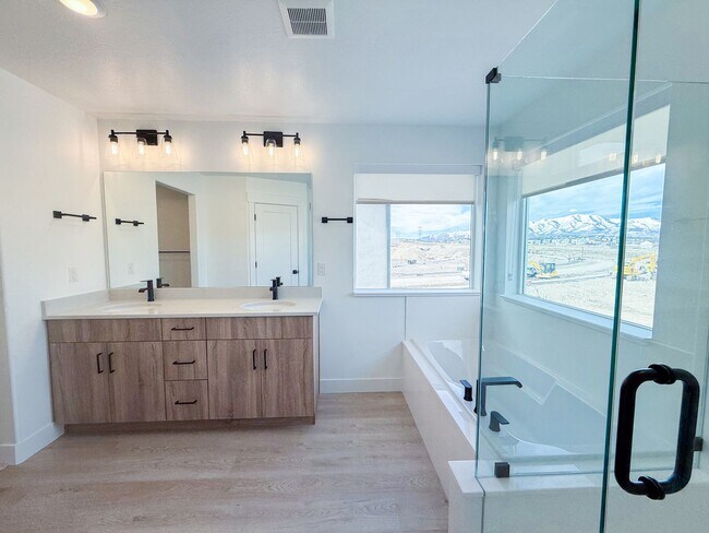 Building Photo - Spacious Family Home with Modern Upgrades