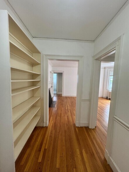 Building Photo - 77 Martin St