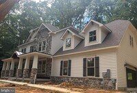 Building Photo - 1490 Thurston Rd