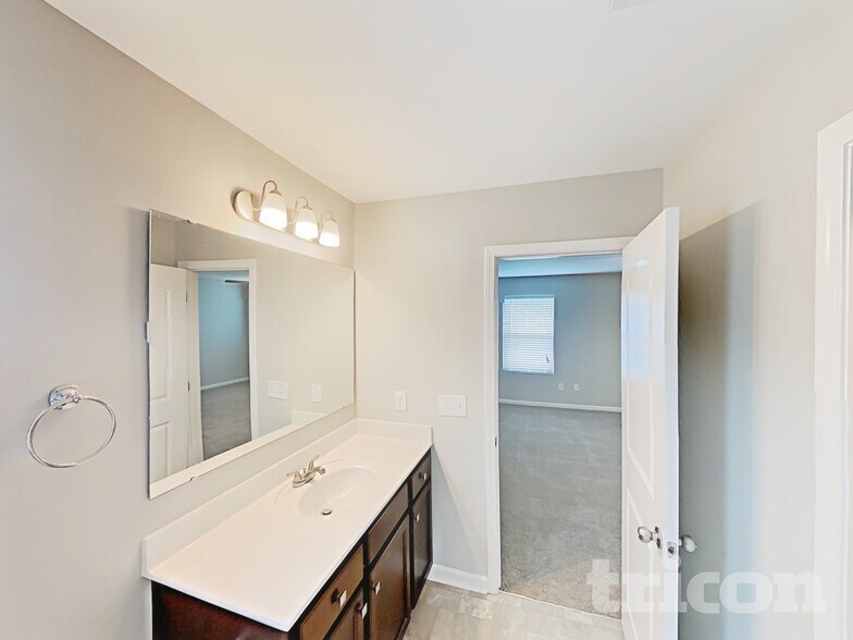 Building Photo - 5008 Shorthorn Way