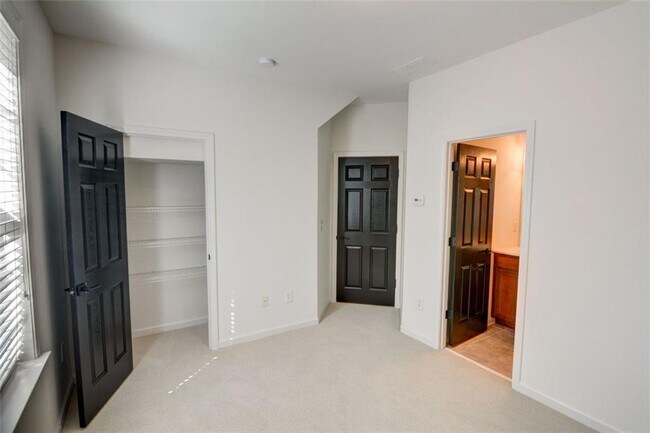 Building Photo - 2430 Natoma Ct SE