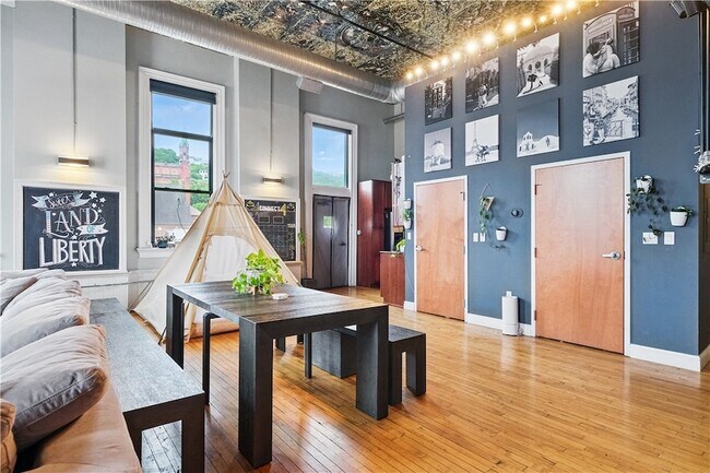 Building Photo - 120 S 15th St