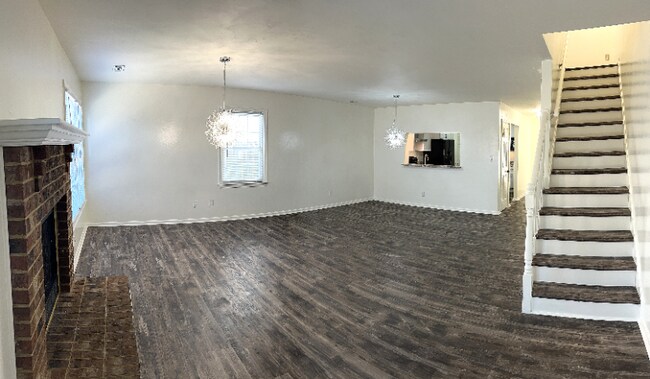 Building Photo - 1366 Orillia Rd