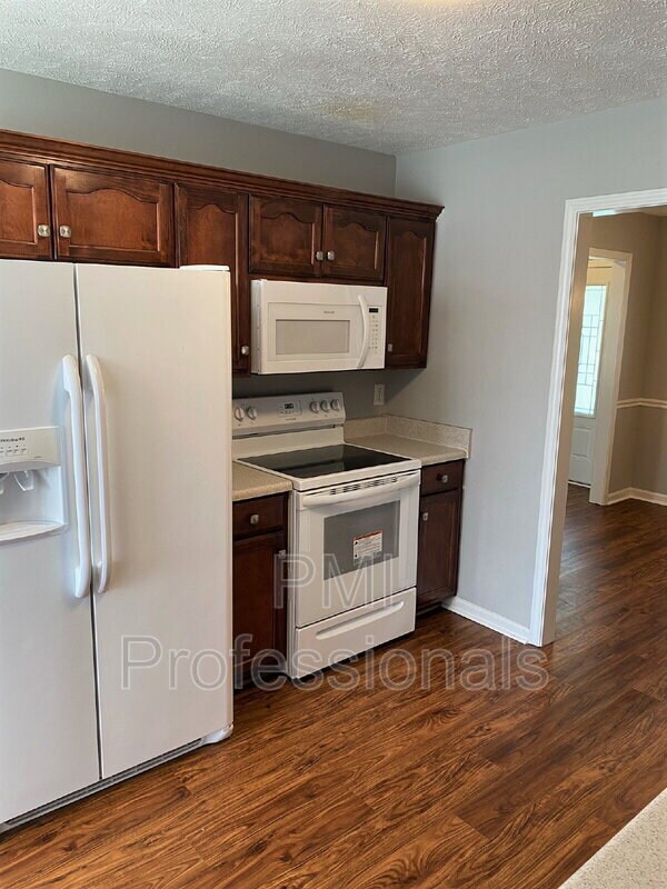 Building Photo - 3016 Florence Rd