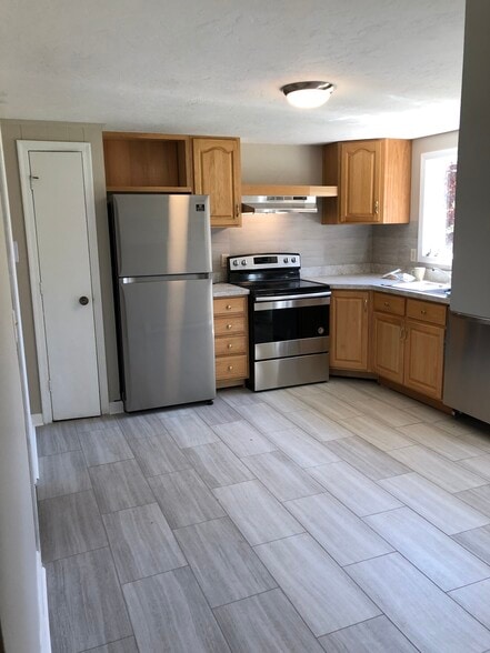 Building Photo - 8 Brookings Dr