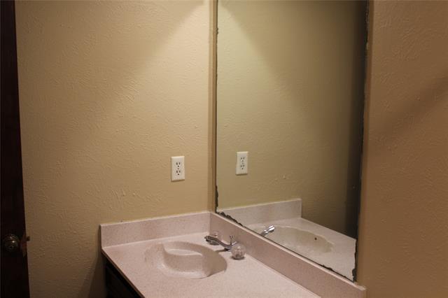 Building Photo - 925 Bluebird Dr