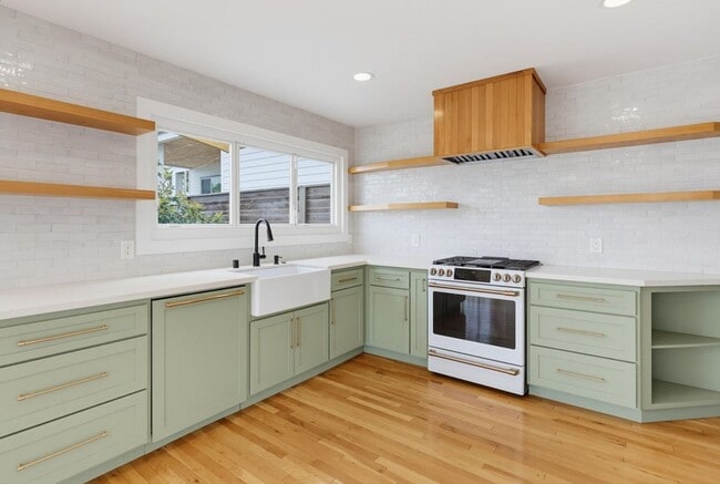 Building Photo - 4525 Saratoga Ave
