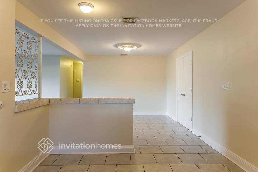 Building Photo - 533 W Dayton Cir