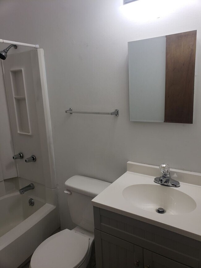 Building Photo - 3 Bedroom unit near ODU