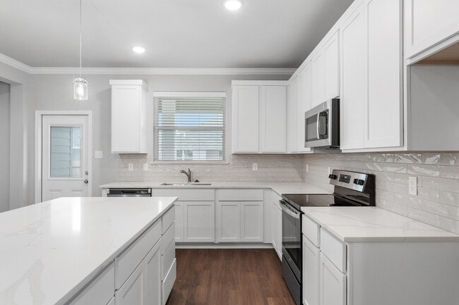 Building Photo - 617 La Parra Bend