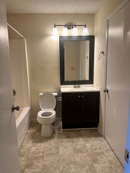 Building Photo - 339 Woodham Ct