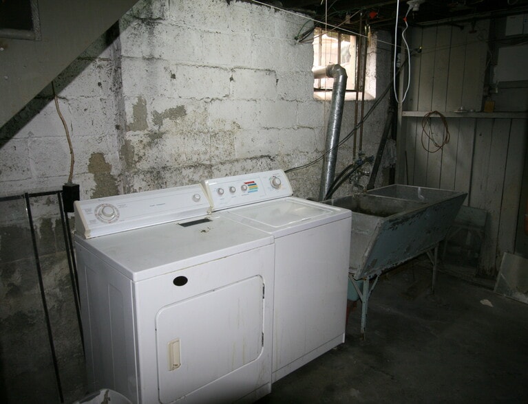 Private washer and dryer - 328 S Aiken Ave