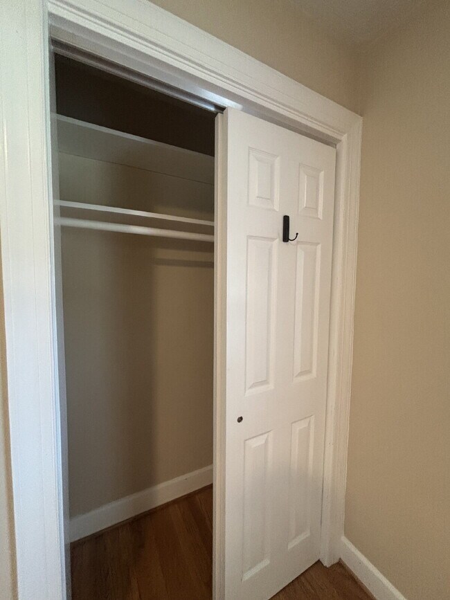 Building Photo - "Charming 4-Bedroom Portsmouth Retreat with Fireplace & Gleaming Hardwood Floors-Room Rental Offe...