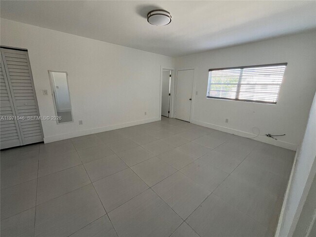 Building Photo - 11855 NE 19th Dr