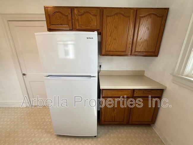 Building Photo - 707 E Unaka Ave