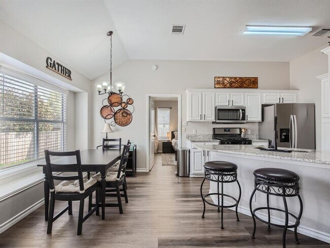 Building Photo - Comfort & Convenience in the Heart of Round Rock-1813 Southeastern Trl