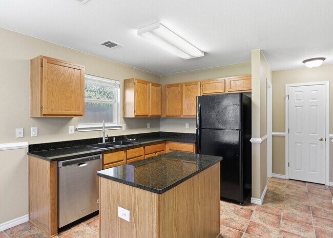 Building Photo - Freshly Updated 3 Bedroom Home on Large Corner Lot!