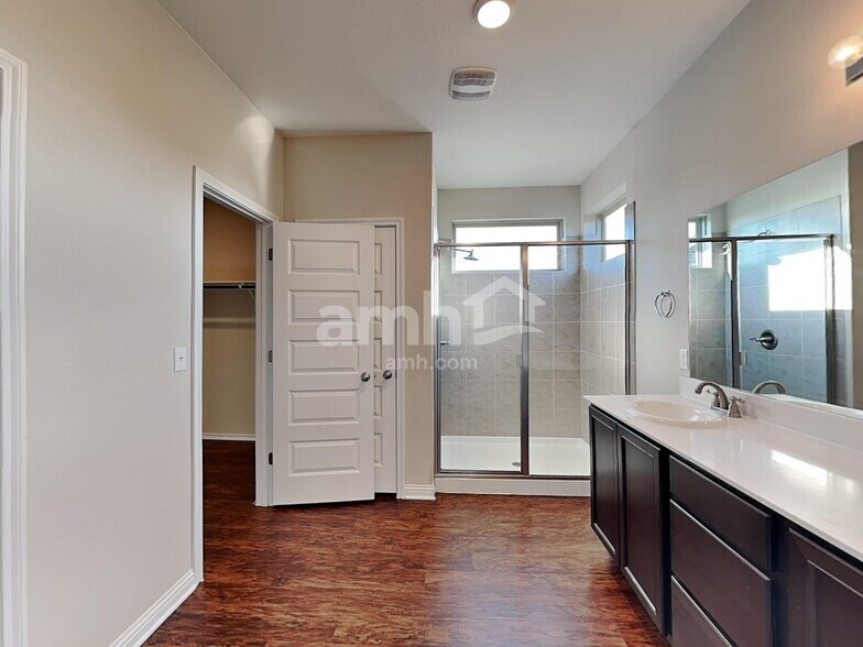 Building Photo - 5904 Gerard Dr