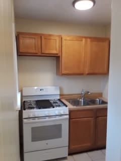 Building Photo - 626 Park Ave